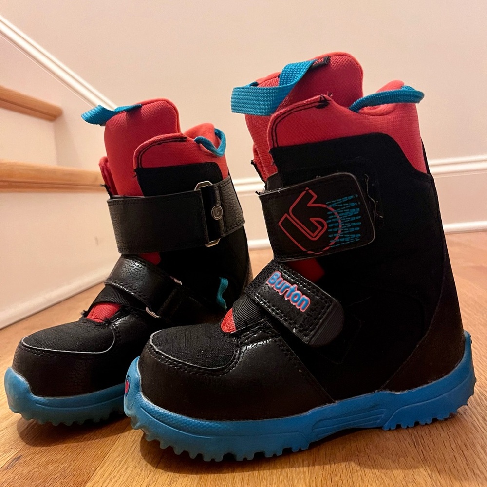 Like new Burton 12c toddler kids snowboard boots